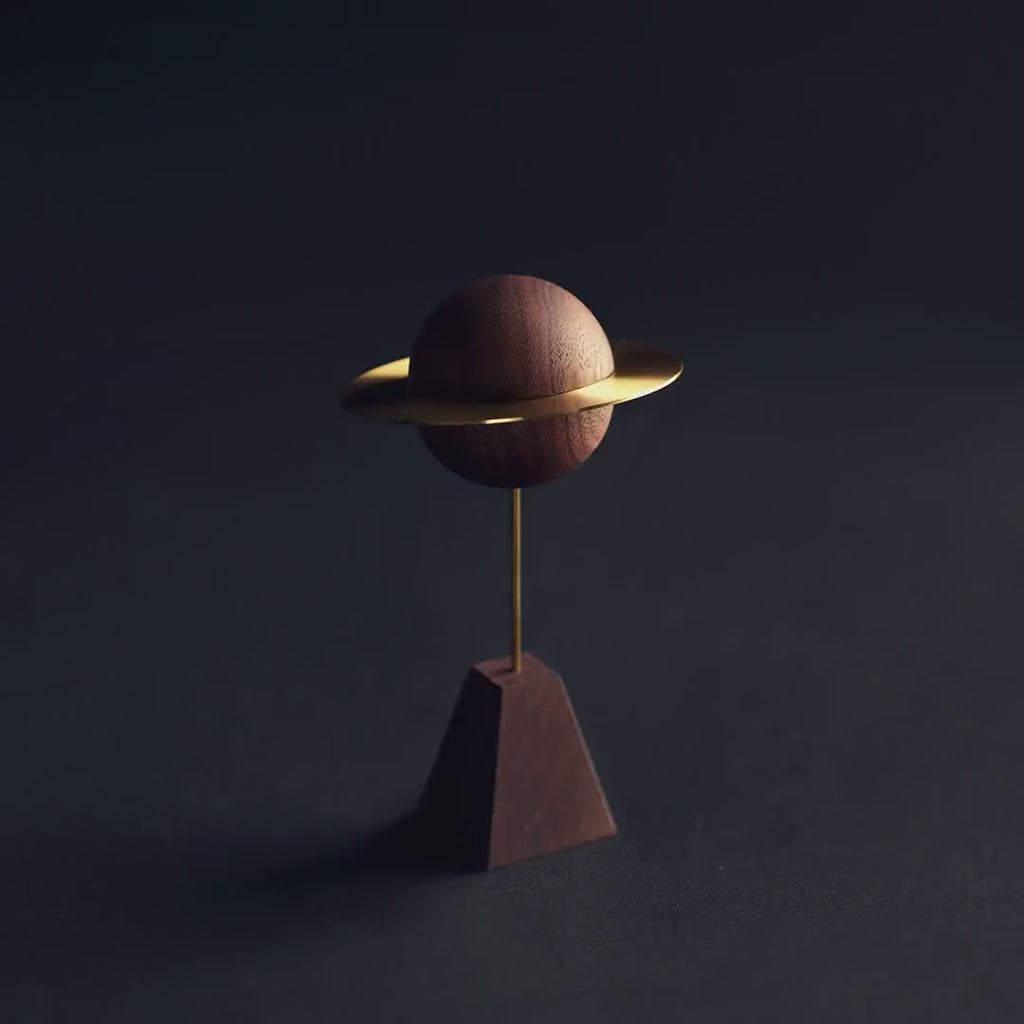 Diffuseur de parfum sculpté Planète - Décoration de bureau Noyer et Laiton
